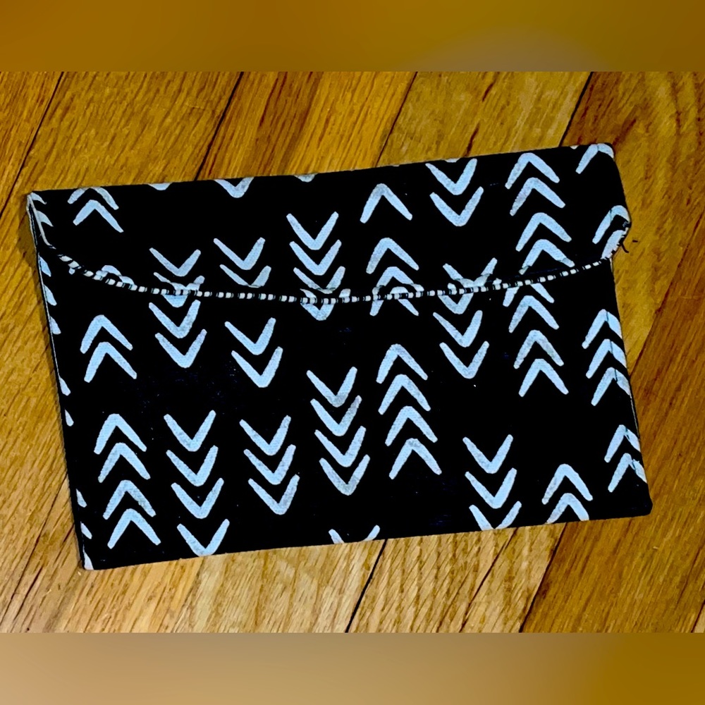 Clutch with snap closure